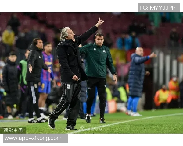 巴萨关注本菲卡19岁后卫奥利维拉德科与经纪人深入洽谈 巴萨关注本菲卡19岁后卫奥利维拉德科与经纪人深入洽谈