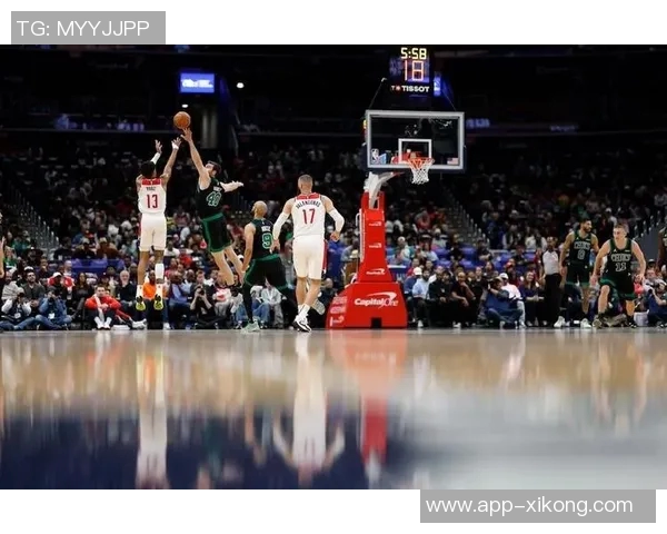 普尔上半场表现平平三分命中率低迷但罚球全中助球队保持竞争力 普尔上半场表现平平三分命中率低迷但罚球全中助球队保持竞争力