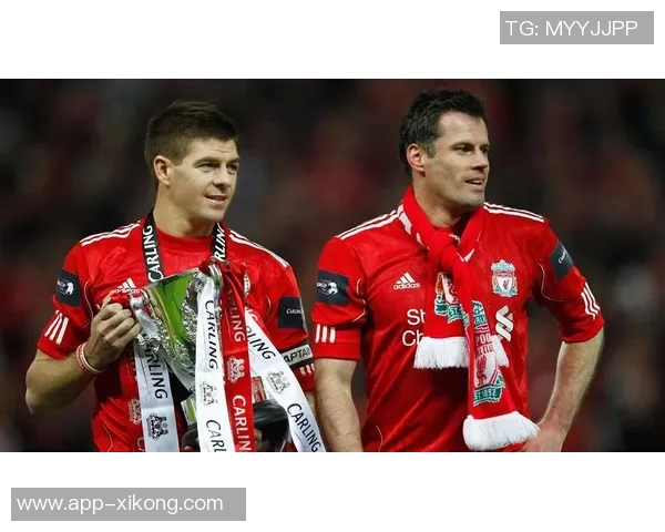 基恩与卡拉格在播客节目中巧遇撞衫引发笑料一脸懵的瞬间 基恩与卡拉格在播客节目中巧遇撞衫引发笑料一脸懵的瞬间