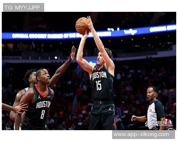 乌度卡称赞卡佩拉护筐与空接能力申京双塔组合展现更强侵略性 乌度卡称赞卡佩拉护筐与空接能力申京双塔组合展现更强侵略性