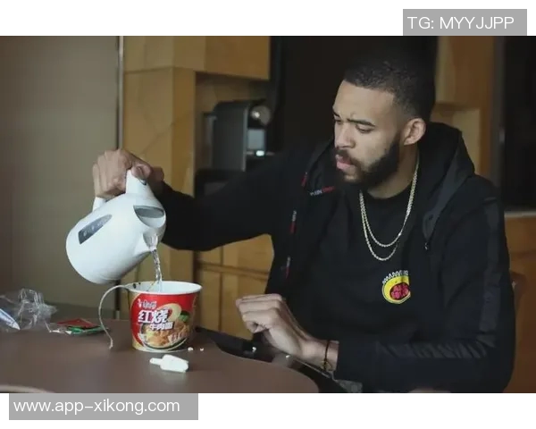 四冠中锋提前备战新赛季展现冠军气质与决心 四冠中锋提前备战新赛季展现冠军气质与决心