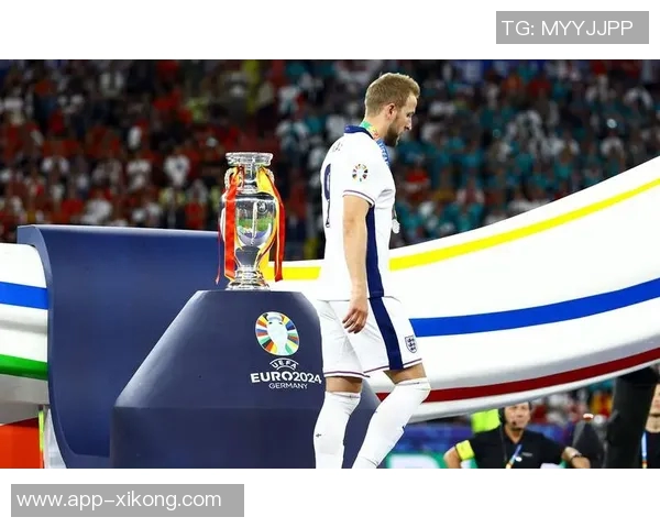 21岁凯恩欧联杯戴帽后意外当门将黄油手失误丢掉一球引热议 21岁凯恩欧联杯戴帽后意外当门将黄油手失误丢掉一球引热议