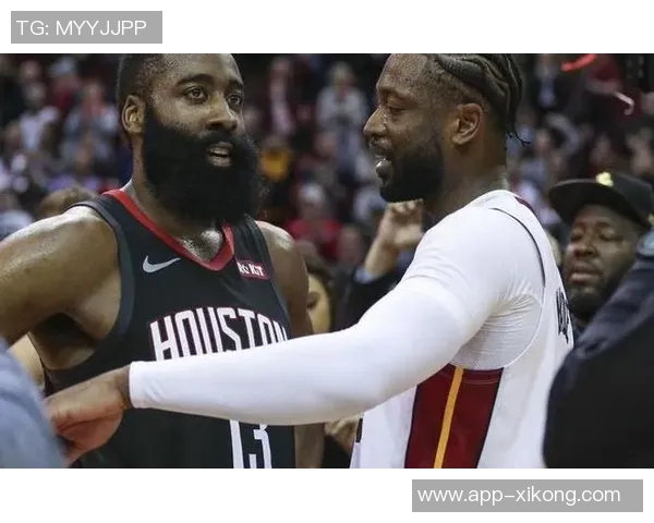 哈登晒世界杯用球合照引发中文译名三重浪热潮 哈登晒世界杯用球合照引发中文译名三重浪热潮