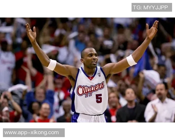 莫布里上半场表现出色高炮台状态回暖贡献10分5板2助1帽三分命中率高达66 莫布里上半场表现出色高炮台状态回暖贡献10分5板2助1帽三分命中率高达66