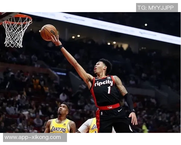 新援安芬尼西蒙斯首秀表现出色13投6中三分球命中率提升至29砍下18分3助攻