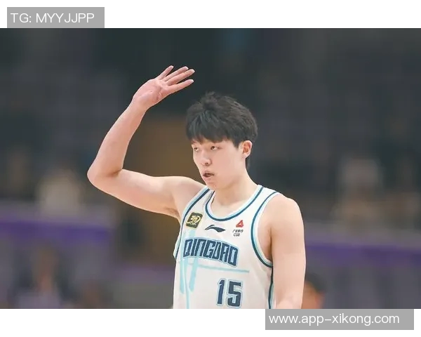 开拓者众将亮相秀场杨瀚森背粉色书包格兰特传统服饰引关注 开拓者众将亮相秀场杨瀚森背粉色书包格兰特传统服饰引关注