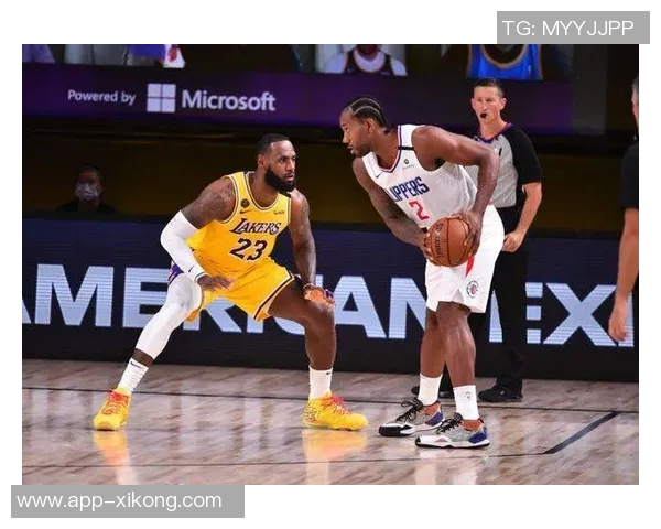 快船与国王激战正酣半场比分紧咬小卡与科林斯表现抢眼