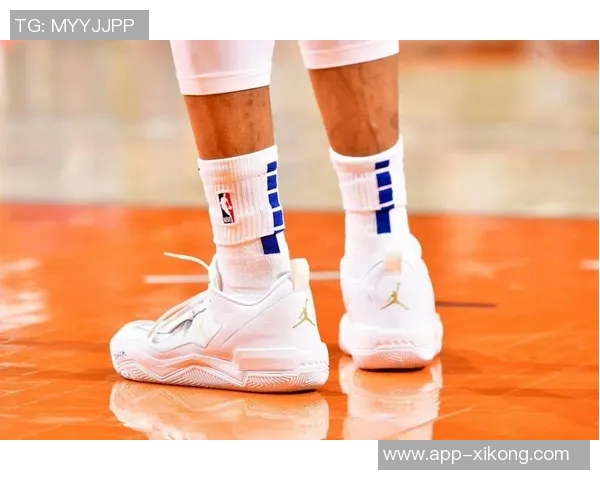 12月球鞋上脚时间配色排名揭晓科比占据五席哈登与老詹表现不俗